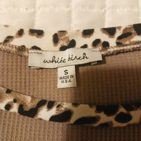 White Birch oversized brown and animal print blouse. Sz S. - Picture 3 of 8